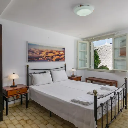 Areti's Milos Apartment