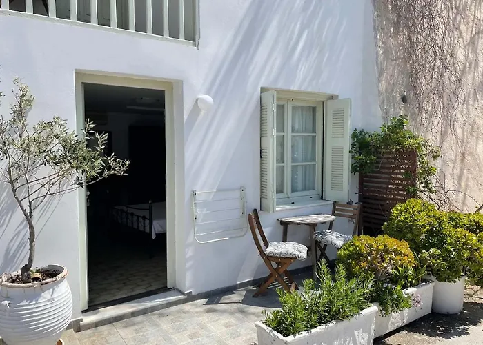 Areti's Milos * Adamantas (Milos)